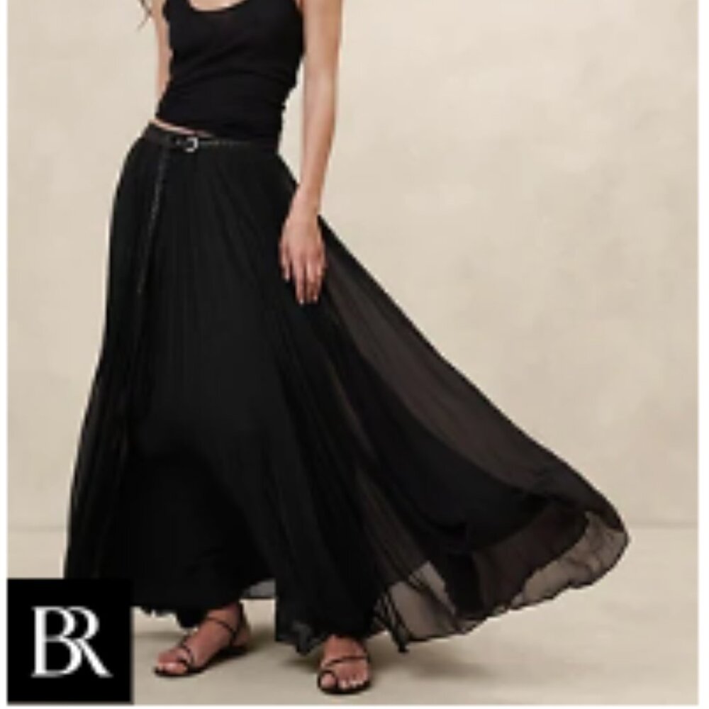 Women's maxi pleated skirt